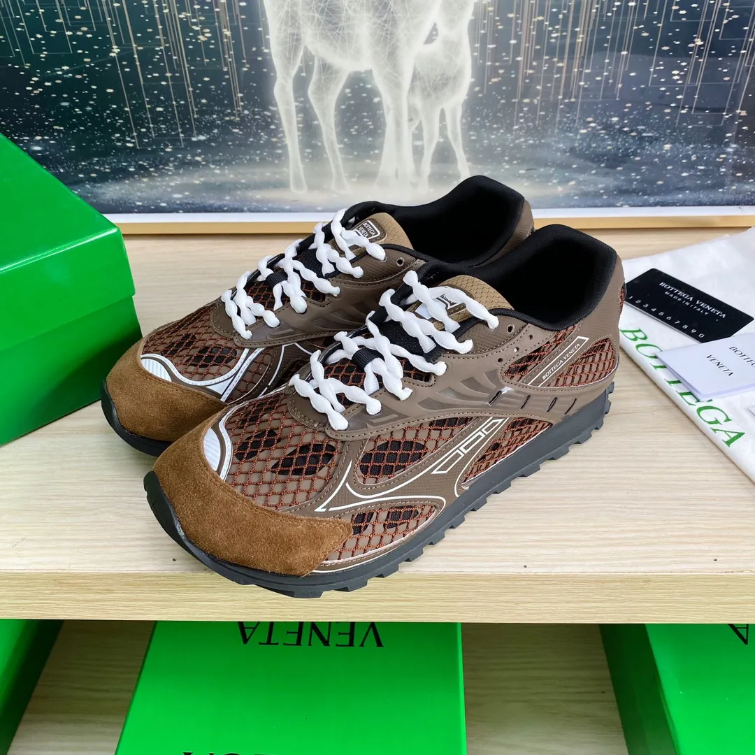 p620🐮🐮High-end version, the original 1:1 couple style new model is on the shelves🔥BV Orbit sneakers Wang Yibo's same style couple's Dad Runner sneakers, made of lightweight technical mesh fabric. Features a geometric patterned rubber outsole. The outsole is made of color-blocked TPU outsole. Size: women’s shoes 35-40, men’s shoes 39-45.